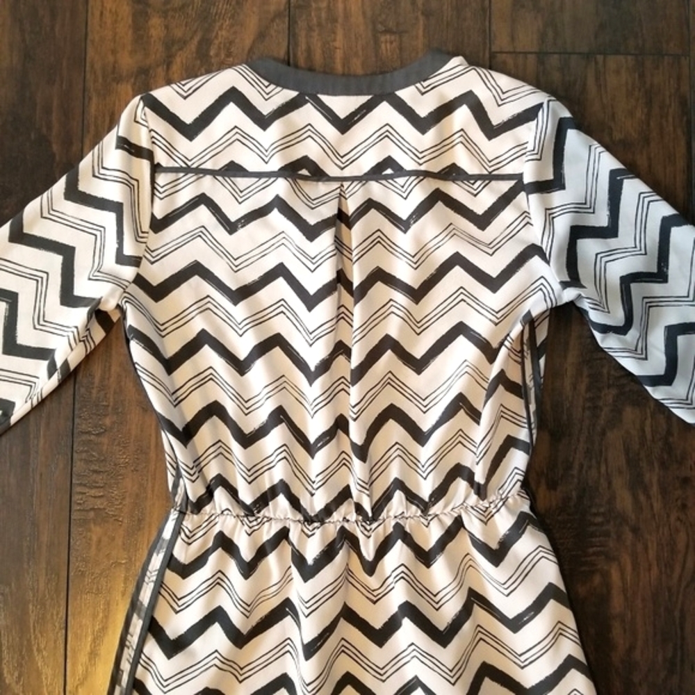 Cream Chevron Dress - Picture 3 of 4